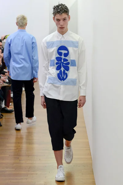 Look 18